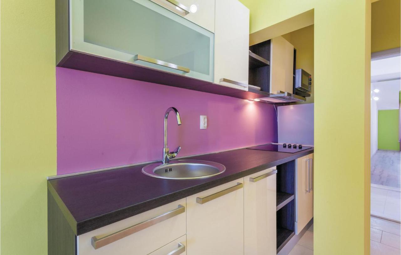 Lovely Apartment In Kastel Stafilic With Jacuzzi Kaštela Εξωτερικό φωτογραφία