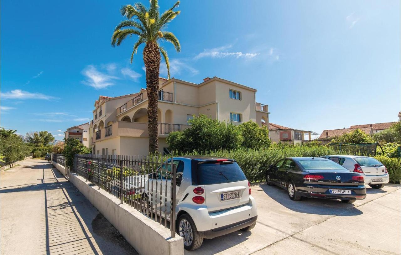 Lovely Apartment In Kastel Stafilic With Jacuzzi Kaštela Εξωτερικό φωτογραφία