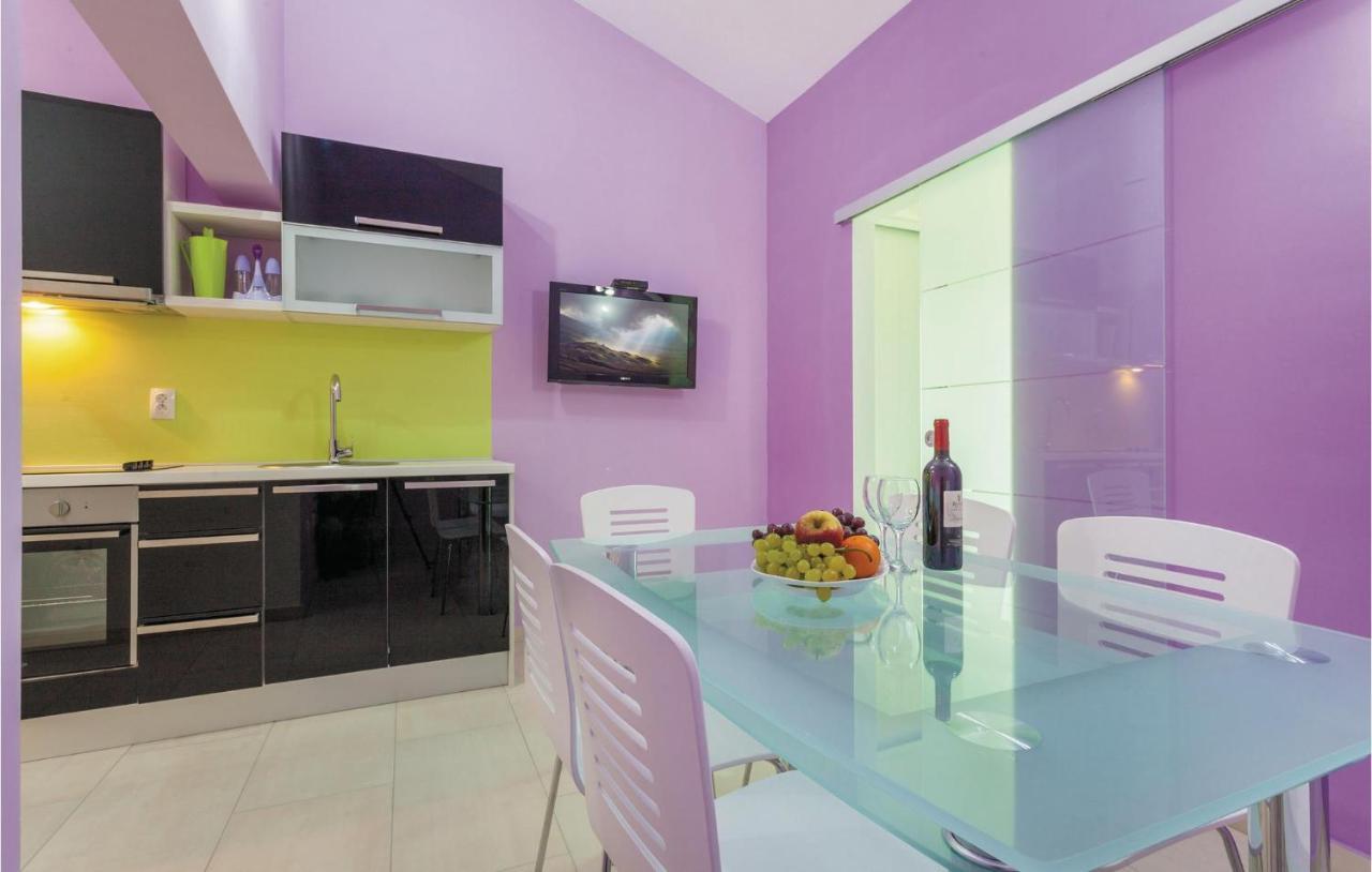 Lovely Apartment In Kastel Stafilic With Jacuzzi Kaštela Εξωτερικό φωτογραφία