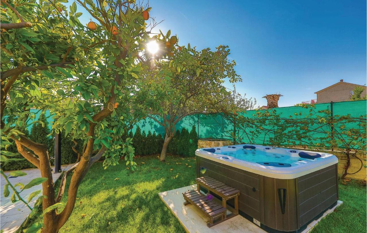 Lovely Apartment In Kastel Stafilic With Jacuzzi Kaštela Εξωτερικό φωτογραφία