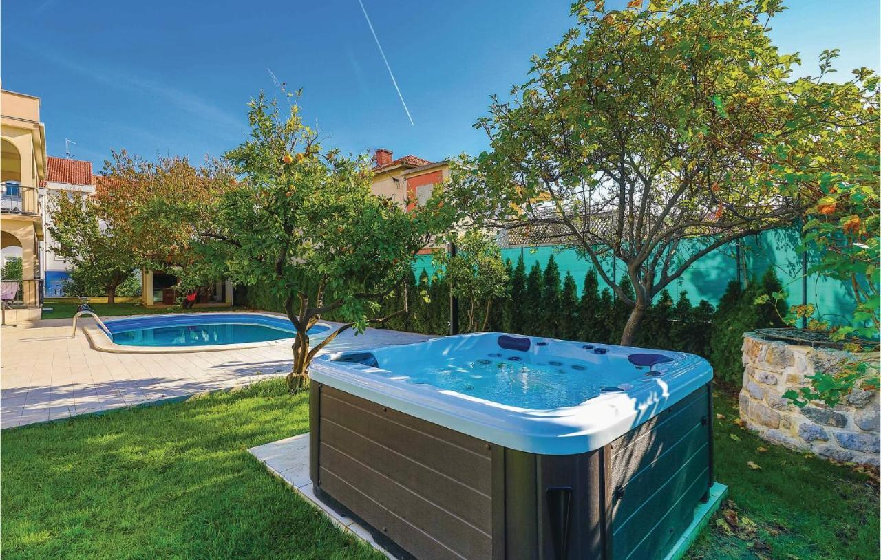 Lovely Apartment In Kastel Stafilic With Jacuzzi Kaštela Εξωτερικό φωτογραφία