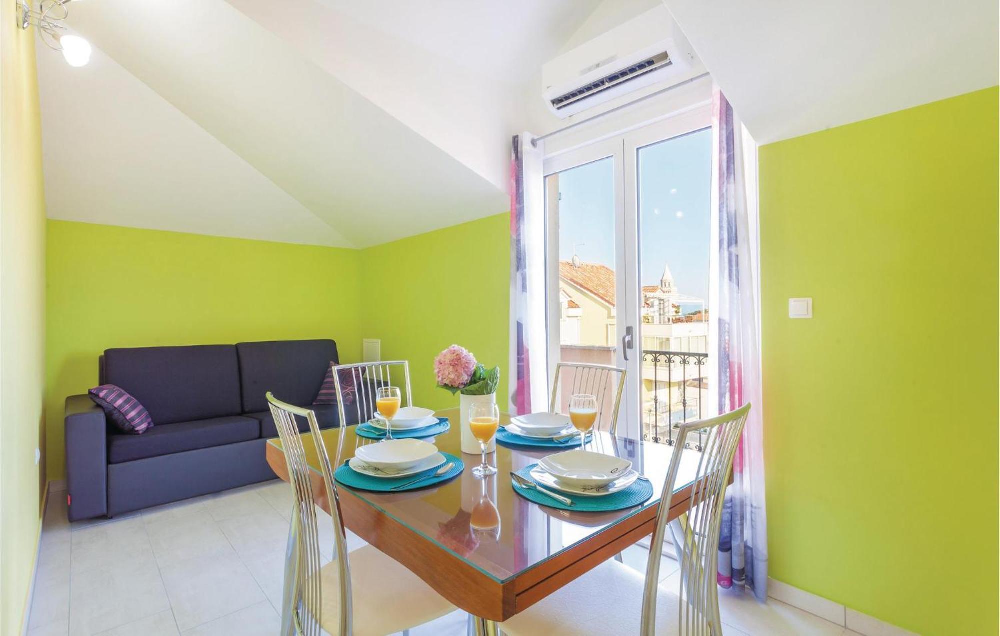 Lovely Apartment In Kastel Stafilic With Jacuzzi Kaštela Εξωτερικό φωτογραφία