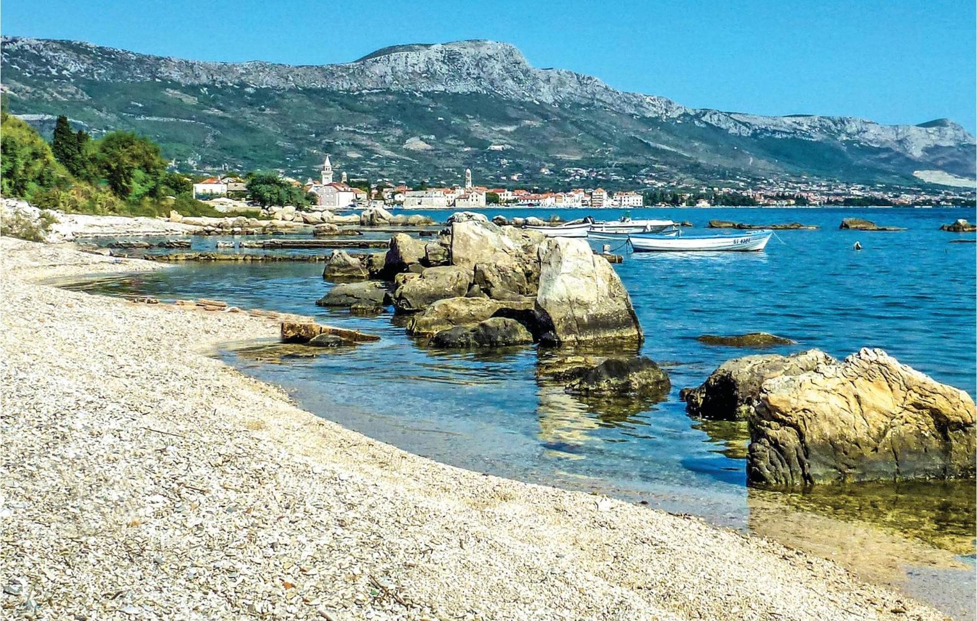 Lovely Apartment In Kastel Stafilic With Jacuzzi Kaštela Εξωτερικό φωτογραφία